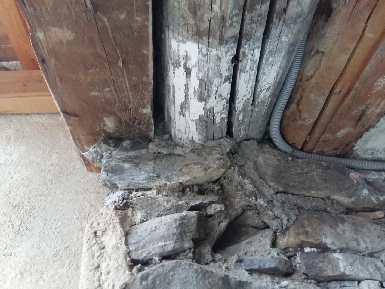 Pseudo linteau. Malfaçon