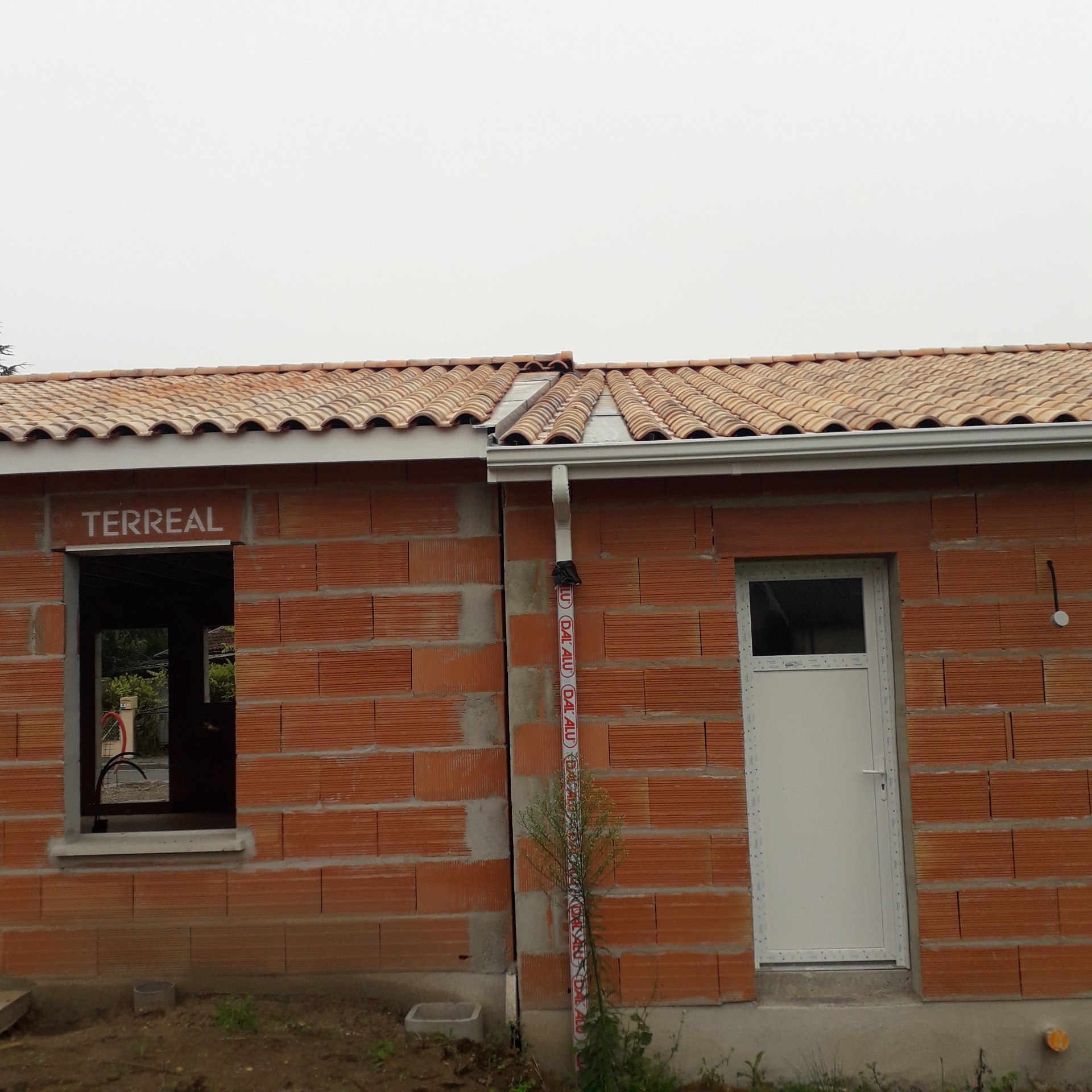 Non respect du code civil par constructeur. Résolu, suivi des 2 chantiers en cours